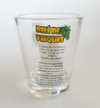 Load image into Gallery viewer, Vasito de shot de bebida con diseño de bilí de Vieques con la receta
